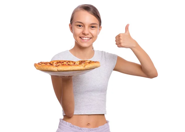 Feliz Bela Menina Adolescente Segura Prato Com Pizza Fresca Fazendo — Fotografia de Stock