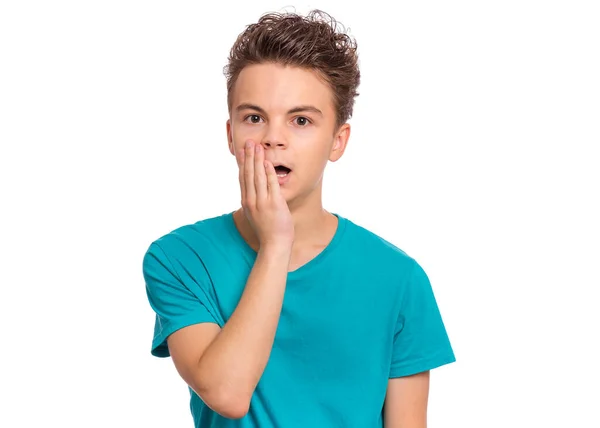 Портрет Здивованого Хлопчика Підлітка Покриває Рот Рукою Ізольований Білому Тлі — стокове фото