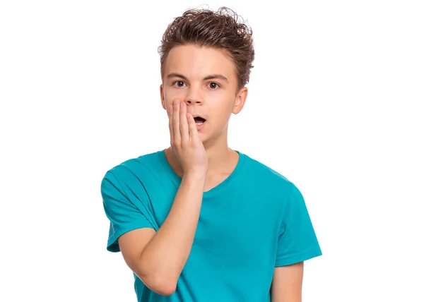 Retrato Adolescente Surpreso Cobre Boca Com Mão Isolado Fundo Branco — Fotografia de Stock