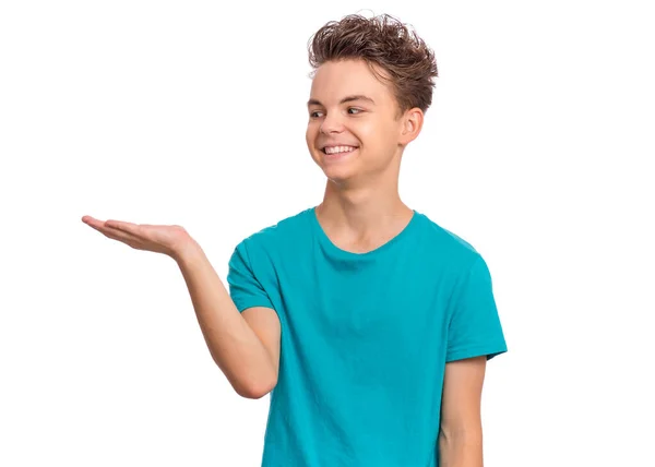 Retrato Bonito Sorrindo Adolescente Menino Segurando Espaço Cópia Palma Mão — Fotografia de Stock