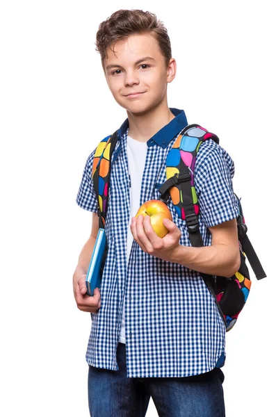 スクールバッグ リンゴを持つ若い学生の肖像画 10代の笑顔とカメラを見て 幸せなティーン男の子 白い背景に隔離されました — ストック写真
