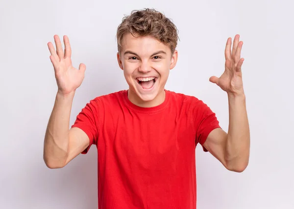 Feliz Menino Adolescente Gritando Fundo Cinza Criança Engraçada Olhando Para — Fotografia de Stock