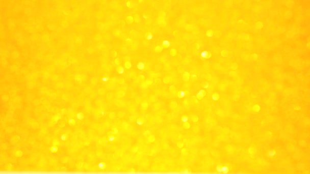 Διακοσμητικό defocused αφηρημένο χρυσό φόντο με αφρώδη λάμψη. Εορταστικό και εορταστικό υπόβαθρο για κείμενο. 4k πλάνα — Αρχείο Βίντεο