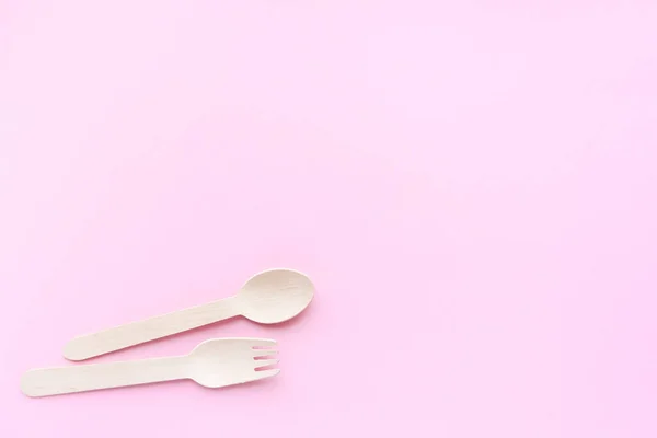 Eco friendly disposable kitchenware utensils on pink background. wooden forks and spoons. ecology, zero waste concept. top view. flat lay. copyspace — Stock Photo, Image