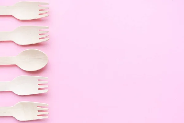 Eco friendly disposable kitchenware utensils on pink background. wooden forks and spoons. ecology, zero waste concept. top view. flat lay. copyspace — Stock Photo, Image