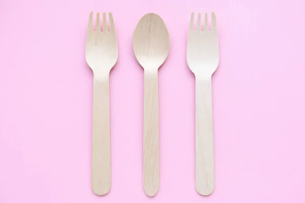 Eco friendly disposable kitchenware utensils on pink background. wooden forks and spoons. ecology, zero waste concept. top view. flat lay — Stock Photo, Image