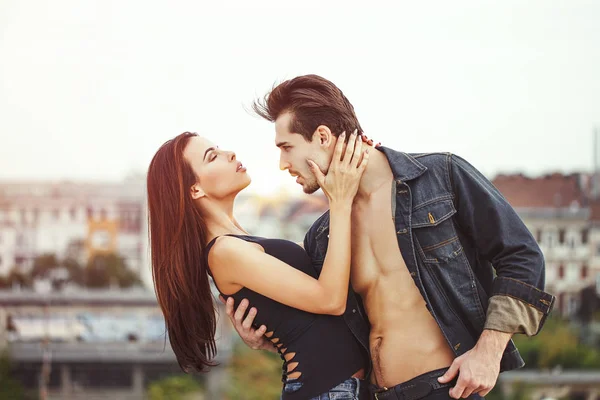 Passionate sexy man holding woman at city outdoor — Stock Photo, Image