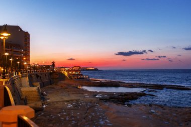 Slieama sahil günbatımı, Malta, AB sonra mavi saat