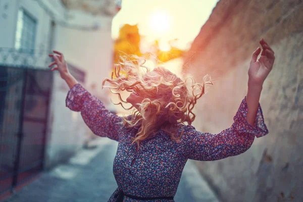 Happy carefree woman dancing on street in sunset — Stock Photo, Image