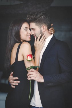 Gül kapalı kalma ile genç zengin Çift