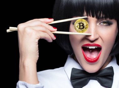 Papyon bitcoin göz önünde tutan genç kadın