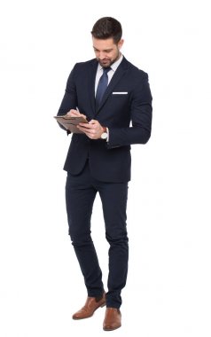 Genç beyaz iş adamı izole Pano üzerinde yazma