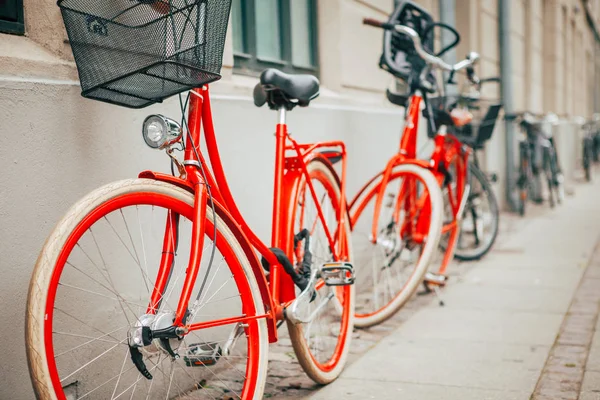 Vintage vélo rouge à Copenhague, Danemark — Photo