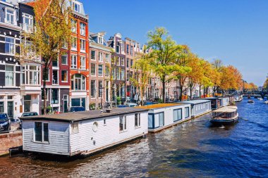 Amsterdam, Hollanda'nın otantik kanal manzaralı