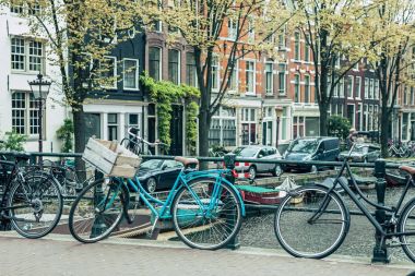 Amsterdam kanalları, Hollanda önünde Retro bisikleti