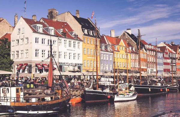 Kopenhaga Dania Września Ludzie Otwarte Kawiarnie Słynnej Promenadzie Nyhavn Września — Zdjęcie stockowe