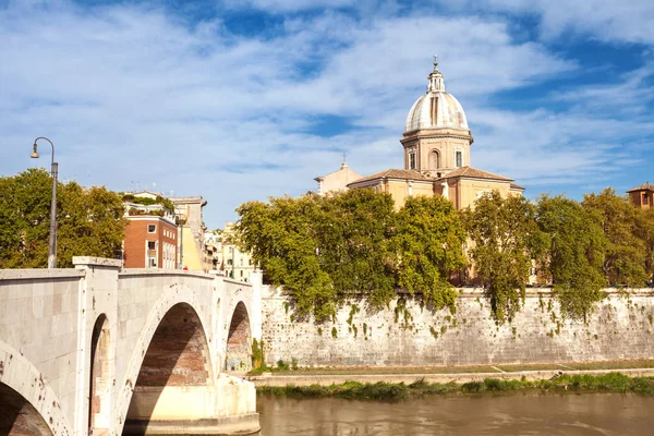 Visa Tibern Och Peters Cathedral Rom Italien — Stockfoto