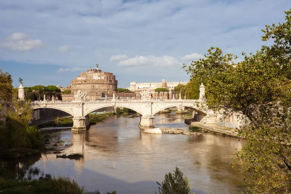 Рим Италия Июня 2017 Удивительный Вид Реку Тибр Мост Святого — стоковое фото