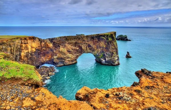 Arco natural da Península de Dyrholaey - Islândia — Fotografia de Stock