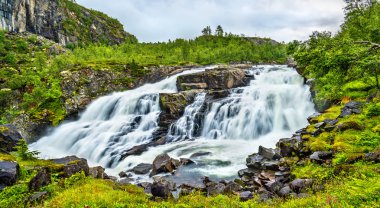 Voringsfossen şelale Hordaland - Norveç Bjoreia Nehri üzerinde