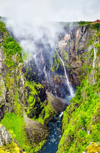 Vodopád Voringsfossen na řece Bjoreia v Hordaland - Norsko — Stock fotografie