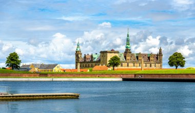 Görünümünü Kronborg Kalesi'ne Helsingor limanından - Danimarka