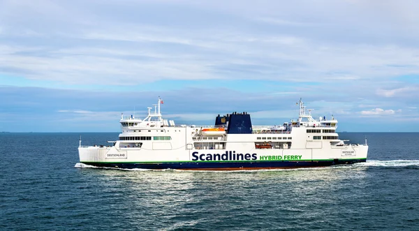 Scandlines Hibrida Ferry pada rute Rodby - Puttgarden, antara Denmark dan Jerman — Stok Foto
