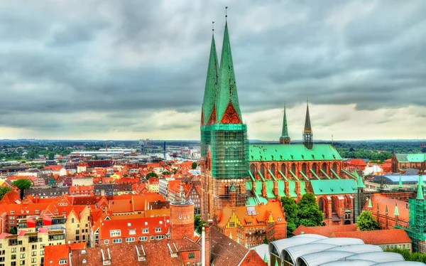 Megtekintése, Lübeck - a Németország St. Marys egyház — Stock Fotó