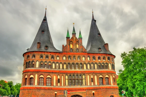 Holštýnské brány nebo Holštýnské ve starém městě Lübeck, Německo — Stock fotografie
