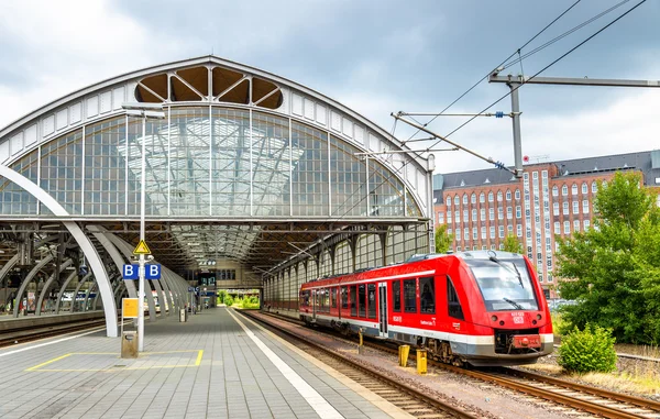 Comboio regional na estação principal de Lubeck — Fotografia de Stock