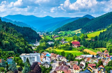 Görünüm Hornberg köyün dağlarında Schwarzwald - Almanya