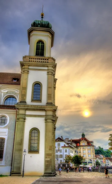 Εκκλησία Ιησουιτών στην παλιά πόλη της Λουκέρνης - Ελβετία — Φωτογραφία Αρχείου