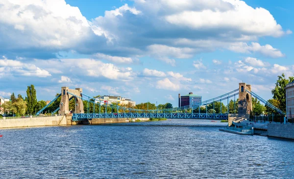 Grunwaldzki híd felfüggesztés Odera-folyó torkolatáig, Wroclaw, Lengyelország — Stock Fotó