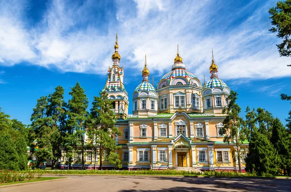 Ascension Cathedral in Panfilov Park of Almaty, Kazakhstan — Stock Photo, Image