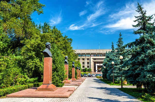 行政大楼在市中心的阿拉木图-哈萨克斯坦 — 图库照片