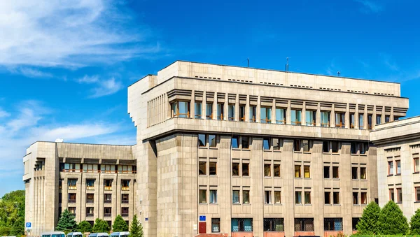 Административное здание в центре Алматы - Казахстан — стоковое фото