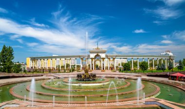 Almatı, Kazakistan'ın ilk Başkan Park girişi