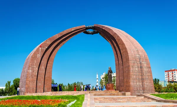 Voiton muistomerkki Bishkekissä - Kirgisia — kuvapankkivalokuva