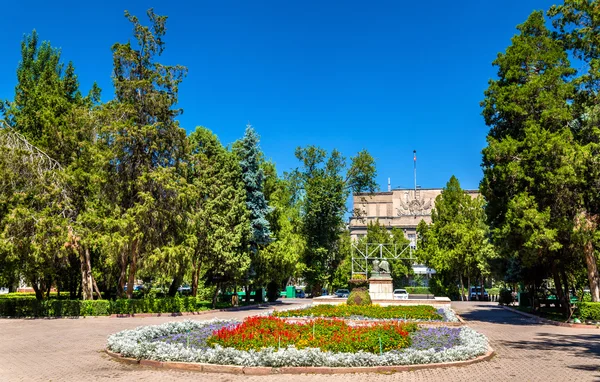 Place centrale du jardin de Bichkek, Kirghizistan — Photo