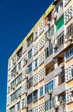 Sovyet dönemi apartmanın merkezinde, Taşkent, Özbekistan