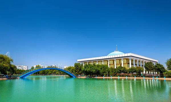 Parlamentet i Uzbekistan i Tashkent — Stockfoto