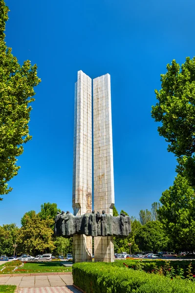 Стела дружбы народов в Бишкеке, Кыргызстан — стоковое фото
