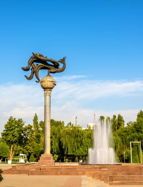 Monument at Turkiston Concert Hall in Tashkent, Uzbekistan — Stock Photo, Image