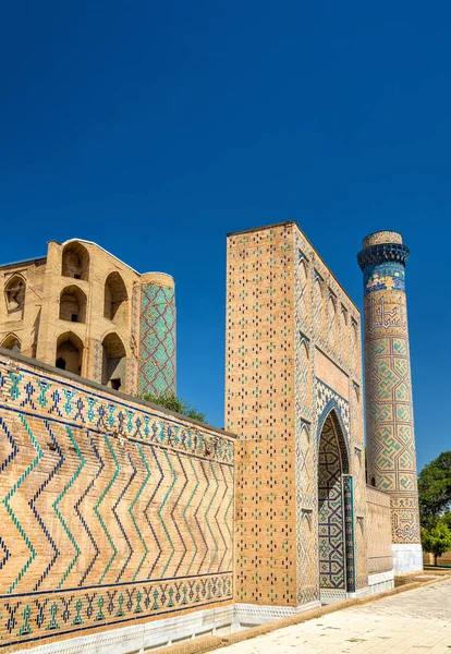 View of Bibi-Khanym Mosque in Samarkand - Uzbekistan — Stock Photo, Image