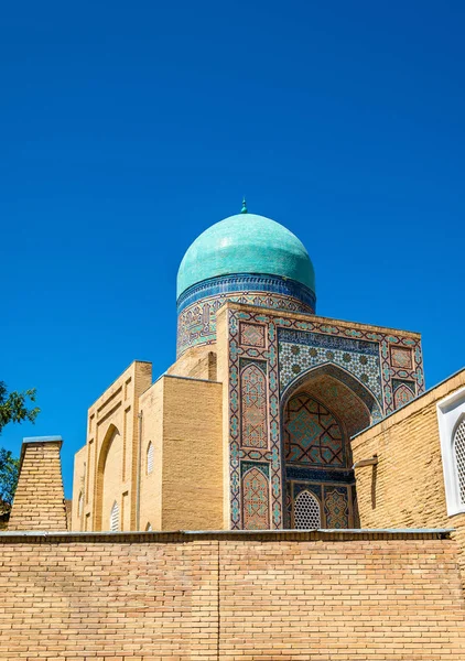 Shah-i-Zinda, een moslim necropolis in Samarkand - Oezbekistan — Stockfoto