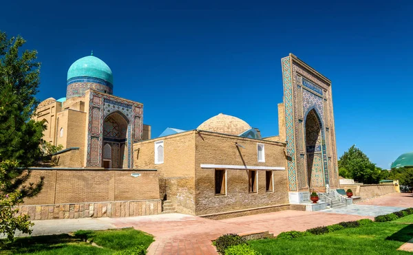 Shah-i-Zinda, en muslimsk nekropolis i Samarkand - Usbekistan – stockfoto