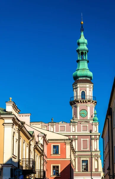 Ratusz nebo radnice na náměstí Rynek Wielki Zamosc, Polsko — Stock fotografie