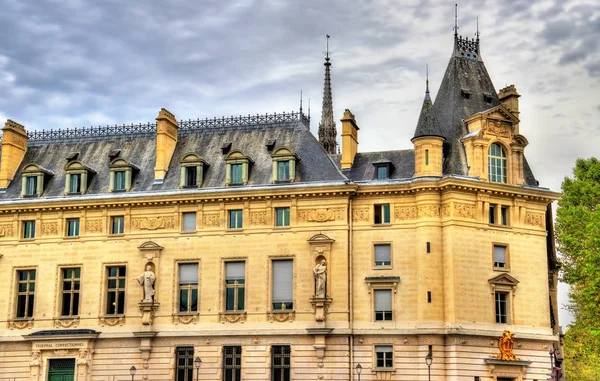 El Palais de Justice en París, Francia — Foto de Stock