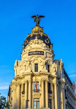 Madrid, İspanya'da tarihi bir binada Edificio Metropolis