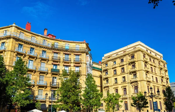 Будинки на Plaza de Bilbao в Сан-Себастьян, Іспанія — стокове фото